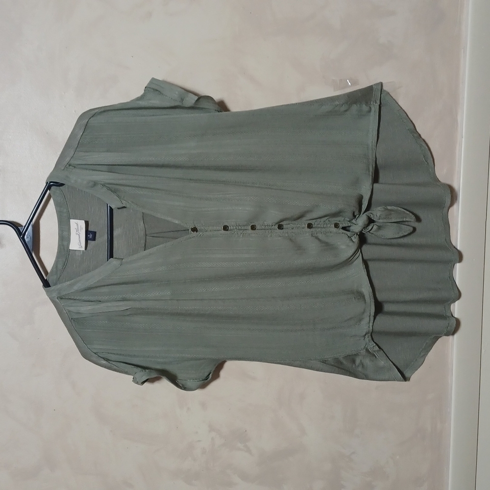Universal Threads Blouse Button Down with Tie at the Bottom size L